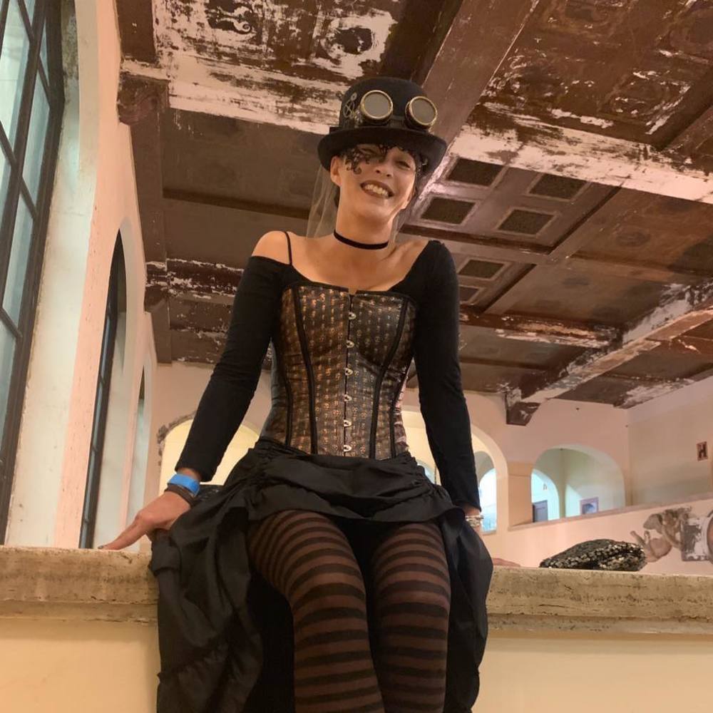 Meet your Posher, Sharon